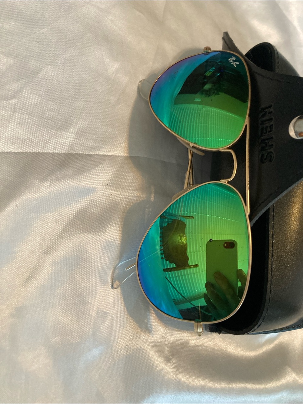 Ray-Ban Aviator Sunglasses with Green Mirrored Lenses - Gold Frame